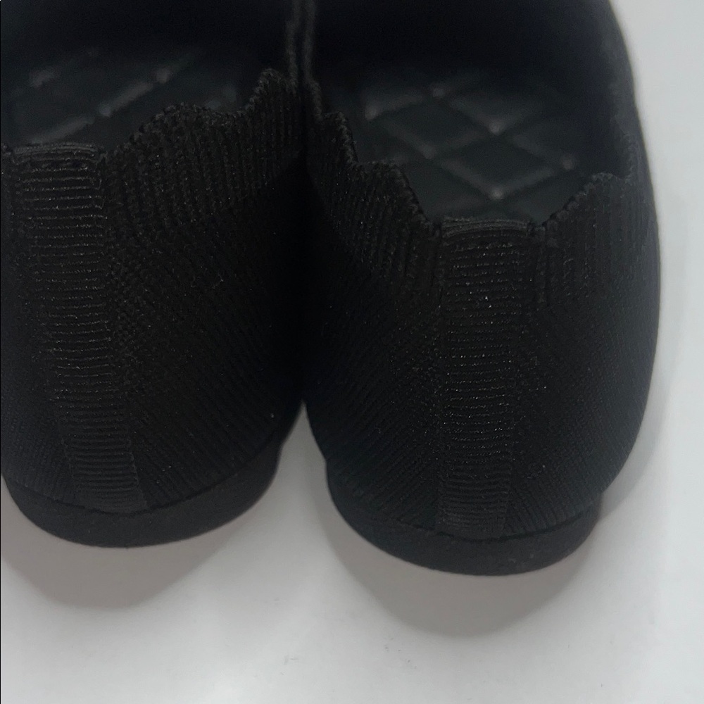 AEROSOLES Kids Black Textured Shoes size 1 - Picture 6 of 8